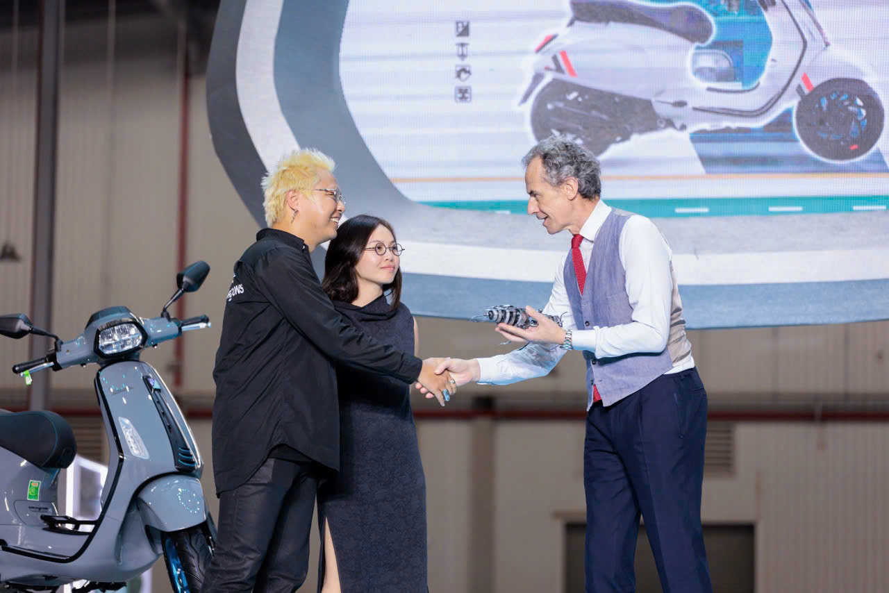 Vespa Primavera &#038; Sprint 2025 chính thức ra mắt tại Việt Nam