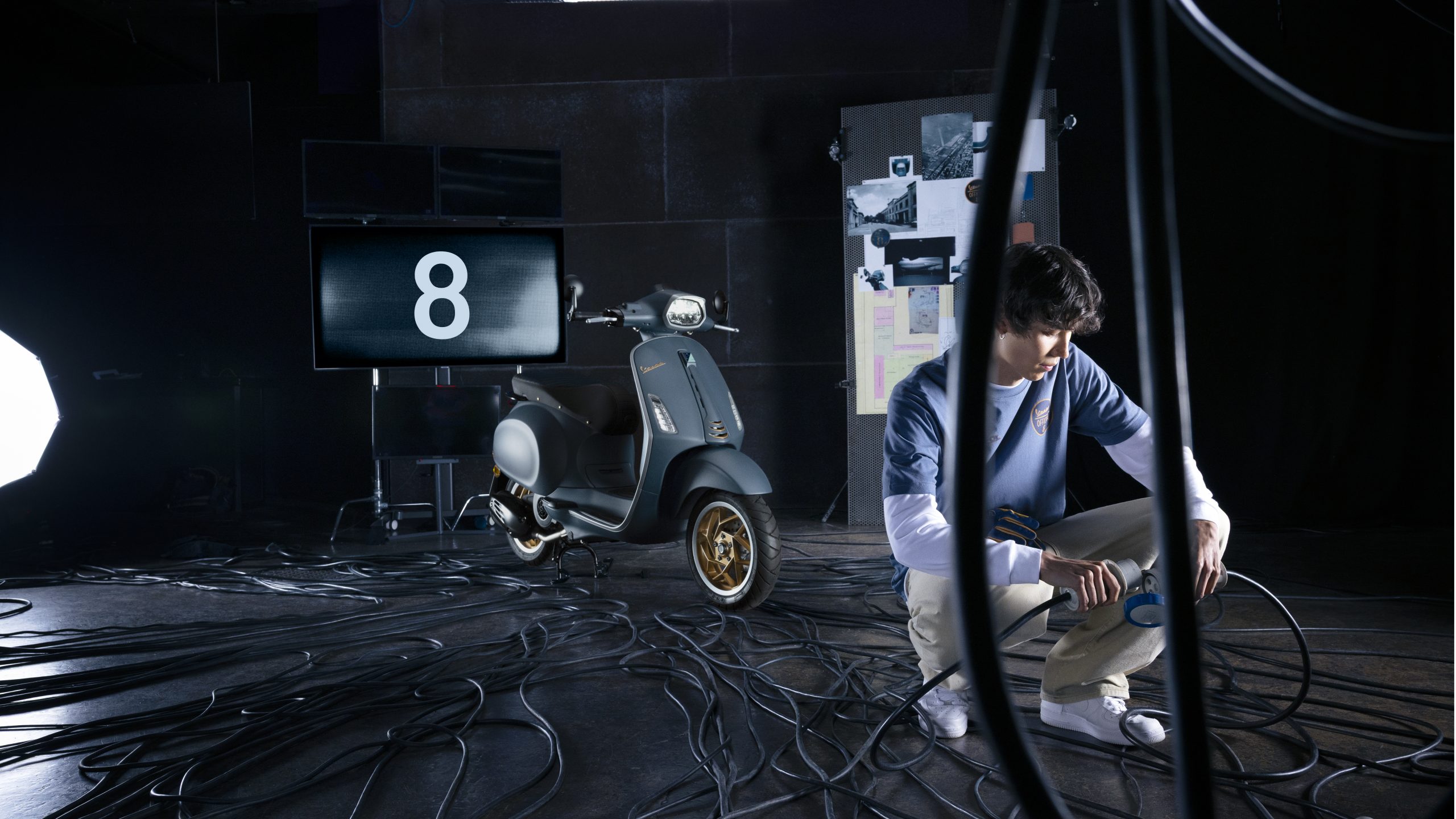 Vespa Officina 8 – Tinh hoa di sản Ý trong phiên bản giới hạn
